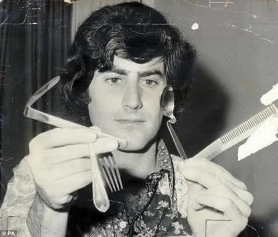 Uri Geller: o Homem que Entortava Colheres com a Mente